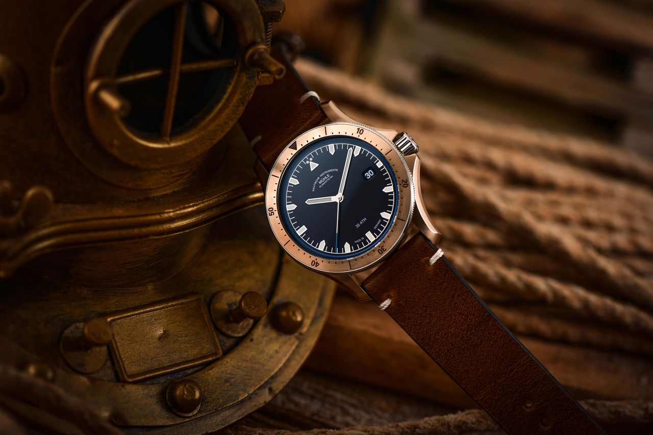 MG_ProMare Bronze_Vintage Strap_LS_3